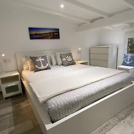 Luxury Oceanfront In An Idyllic Location No1 Vakantiehuis Cala 'n Bosch