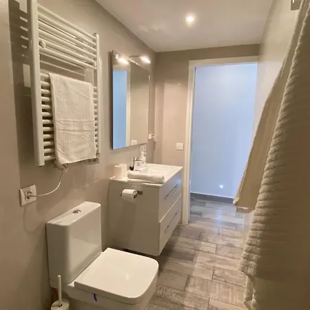 Luxury Oceanfront In An Idyllic Location No1 Vakantiehuis Cala 'n Bosch