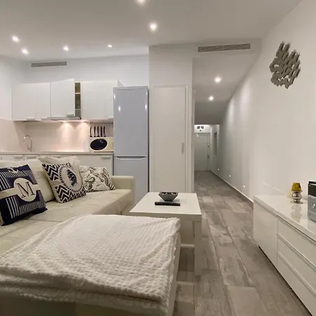 Luxury Oceanfront In An Idyllic Location No1 *