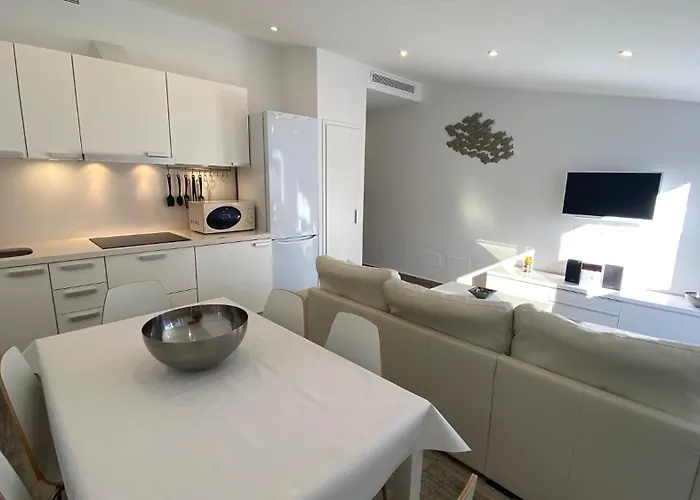 Luxury Oceanfront In An Idyllic Location No1