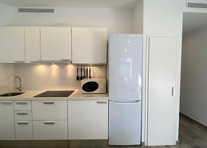 Luxury Oceanfront In An Idyllic Location No1 *