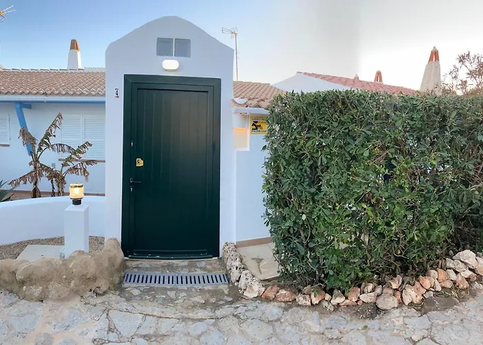 Luxury Oceanfront In An Idyllic Location No1 בית נופש *