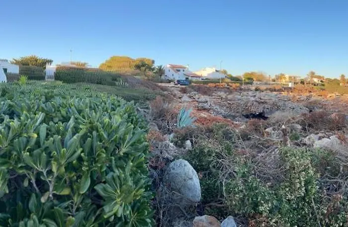 Luxury Oceanfront In An Idyllic Location No1 בית נופש *