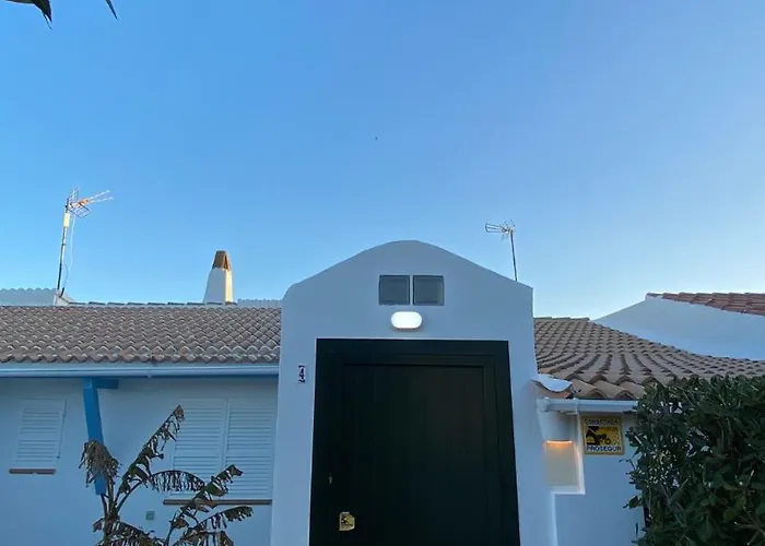 Luxury Oceanfront In An Idyllic Location No1 *