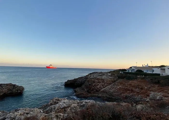 Luxury Oceanfront In An Idyllic Location No1 בית נופש