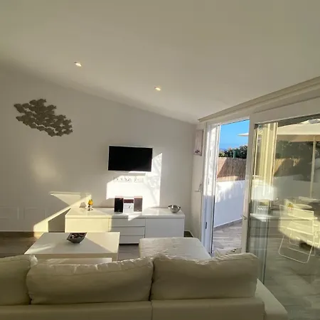 Luxury Oceanfront In An Idyllic Location No1 Feriehus *