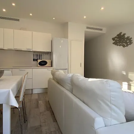 Luxury Oceanfront In An Idyllic Location No1 Feriehus Cala en Bosc