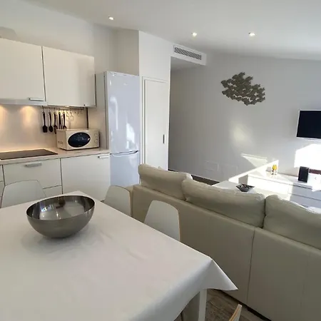 Luxury Oceanfront In An Idyllic Location No1