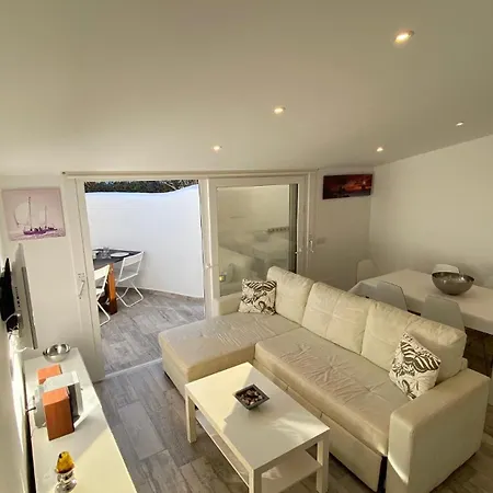 Luxury Oceanfront In An Idyllic Location No1 펜션 *