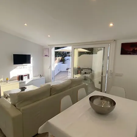 Luxury Oceanfront In An Idyllic Location No1 펜션 *